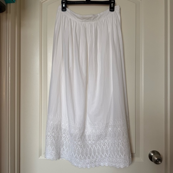 GAP Dresses & Skirts - GAP White cotton Midi Skirt with Lace Hem, cottage core, coastal grandma,